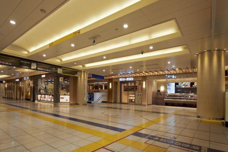 ���ӊ� �V���b�s���O�Z���^�[ 2230m EQUiA�k��Z(EQUiA�k��Z�܂�2230m �k��28���B)