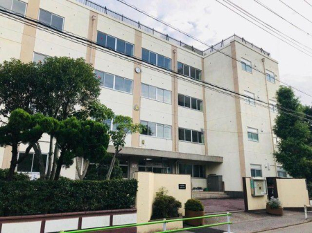 ���ӊ� ���w�Z 930m �����旧�������w�Z(�����旧�������w�Z�܂�930m �k��12���B)