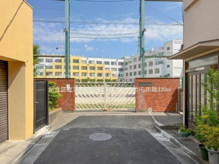 ���ӊ� �����旧��㒆�w�Z �B�e��(2023-05-11) 320m