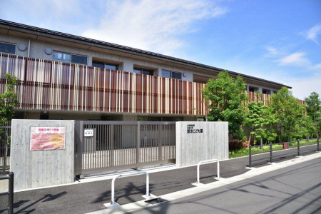 ���ӊ� �c�t���E�ۈ牀 180m ���{��w�F�肱�ǂ���(���{��w�F�肱�ǂ����܂�180m �k��3���B)