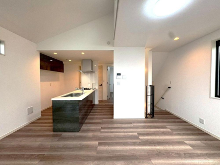 ���r���O �����y���r���O�z�i2026�N4���j�B�e