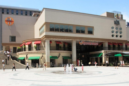 ���ӊ� �V���b�s���O�Z���^�[ 970m �[��M���U���A(�[��M���U���A�܂�970m �k��13���B)