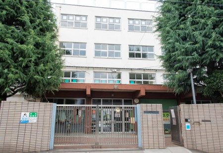 ���ӊ� ���w�Z 582m ��c�旧��X��Z���w�Z(��c�旧��X��Z���w�Z�܂�564m �k����8���B)