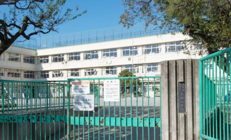 ���ӊ� ���w�Z 178m ��c�旧�ԏ����w�Z(��c�旧�ԏ����w�Z�܂�178m �k����3���B)