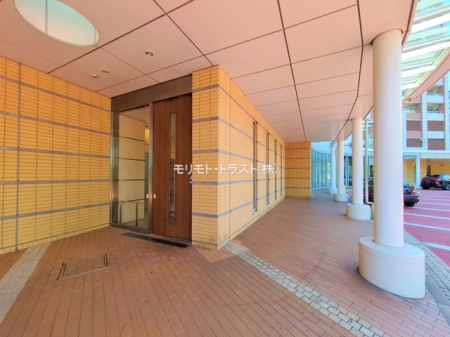 �G���g�����X -