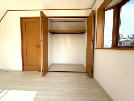 ���[ �����y�����z�i2026�N4���j�B�e  �g���₷���N���[�[�b�g������������B�����ڂ��������萮���A�V���v���ŐS�n�悢��Ԃ��L����܂��B