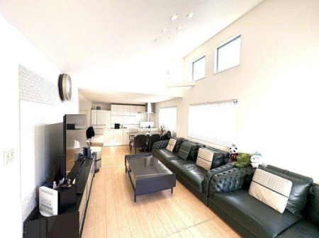 �L�b�`�� �����yLDK�z  �������Ƃ����L���Ɩ��邳�����͂�LDK�B�x���ɂ͉Ƒ��ł��났�Ȃ���A���₩�Ȏ��Ԃ��y���߂܂��B