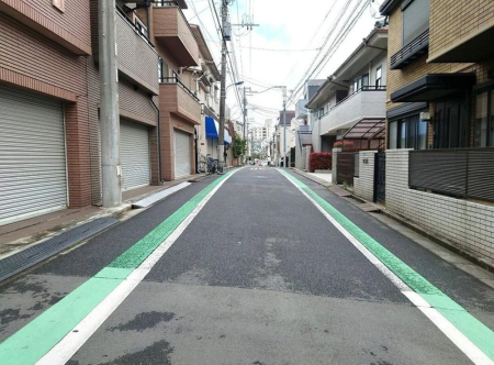 ���n�O�ώʐ^ �O�ρy���n�z  �쑤5.4�������ɖʂ����J�������ӂ�闧�n�B�z���ɕ�܂�A�����S�n�悭�ʂ蔲���閾�邢�Z�܂��ł��B