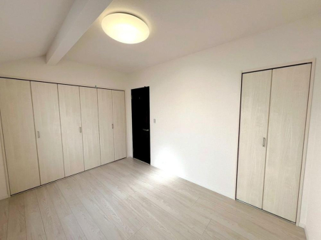 ���̑����� �����y�����z�i2026�N4���j�B�e  ���[�X�y�[�X����������m�ۂ��ꂽ�����B�ߗނ���p�i�𐮗����₷���A��������Ɛ�������ۂ�^���܂��B