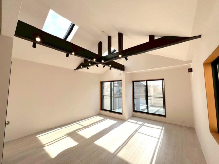 ���r���O �����y���r���O�z�i2026�N4���j�B�e  �Ƒ������R�ƏW���L�X���r���O�B�傫�ȑ���������~�蒍���A���������Ȏ��Ԃ���ށA�S�L���ȋ�Ԃł��B