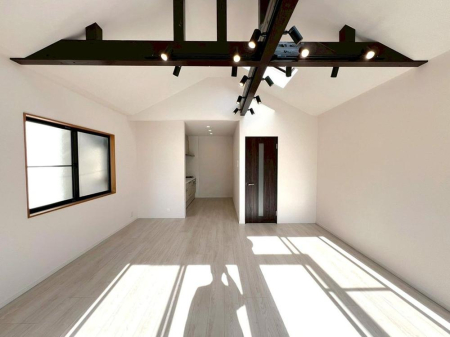 ���r���O �����y���r���O�z�i2026�N4���j�B�e  ���邭������������ۂ̃��r���O�B�V���v���ȃf�U�C���ŃC���e���A���y���߂�A���S�n�̗ǂ���Ԃł��B