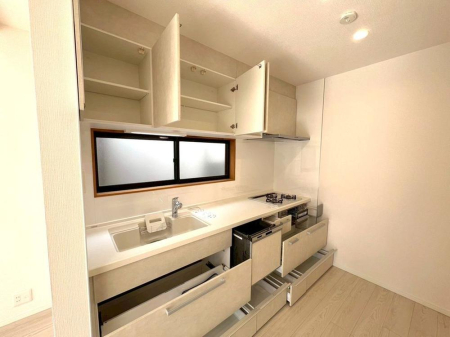 �L�b�`�� �����y�L�b�`���z�i2026�N4���j�B�e  �����������J���[�Ə㎿�Ȏ��������a�����ԁB�g���₷���Ɣ������𗼗������A���_���ȃL�b�`���ł��B