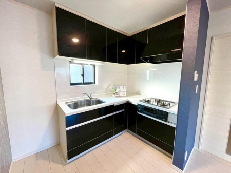 �L�b�`�� �����y�L�b�`���z  �V���v���Ȃ�����X�^�C���b�V���ȋ�ԁB���R�����������݁A�S�n�悢���Ԃ��y���߂�L�b�`���ł��B