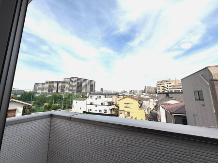 �o���R�j�[ �����y�o���R�j�[�z  ���邢�z�˂��������Ղ�~�蒍���J���I�ȃo���R�j�[�B���󕨂������̂͂������A�����b�N�X�^�C���ɂ��҂�����̋�Ԃł��B