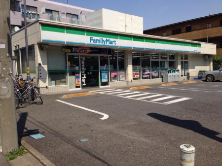 ���ӊ� �R���r�j 400m �t�@�~���[�}�[�g �O���꒚�ړX(�t�@�~���[�}�[�g �O���꒚�ړX�܂�400m �k��5���B)