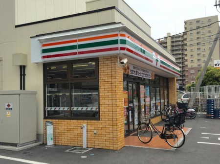 ���ӊ� �R���r�j 300m �Z�u��-�C���u���i7-Eleven�j �������� 2���ړX(�Z�u��-�C���u���i7-Eleven�j �������� 2���ړX�܂�300m �k��4���B)