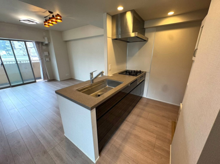 �L�b�`�� �����y�L�b�`���z�i2026�N9���j�B�e  �X�^�C���b�V���ȃt�H�������f����ΖʃL�b�`���B�J���I�ȋ�ԂɎ��R�Ɛl���W�܂�A���͓I�ȏZ�܂��̒��S�ł��B