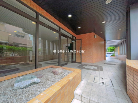 �G���g�����X -