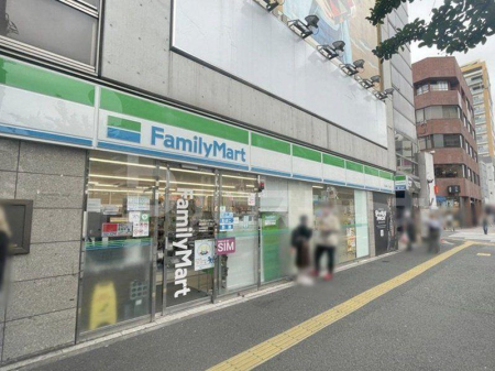 ���ӊ� �R���r�j 370m �t�@�~���[�}�[�g���󑐈꒚�ړX(�t�@�~���[�}�[�g���󑐈꒚�ړX�܂�370m �k��5���B)