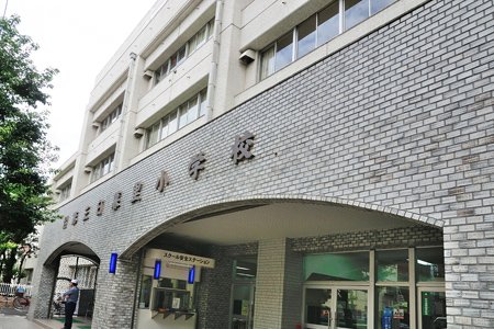 ���ӊ� ���w�Z 300m �r��旧��O���闢���w�Z